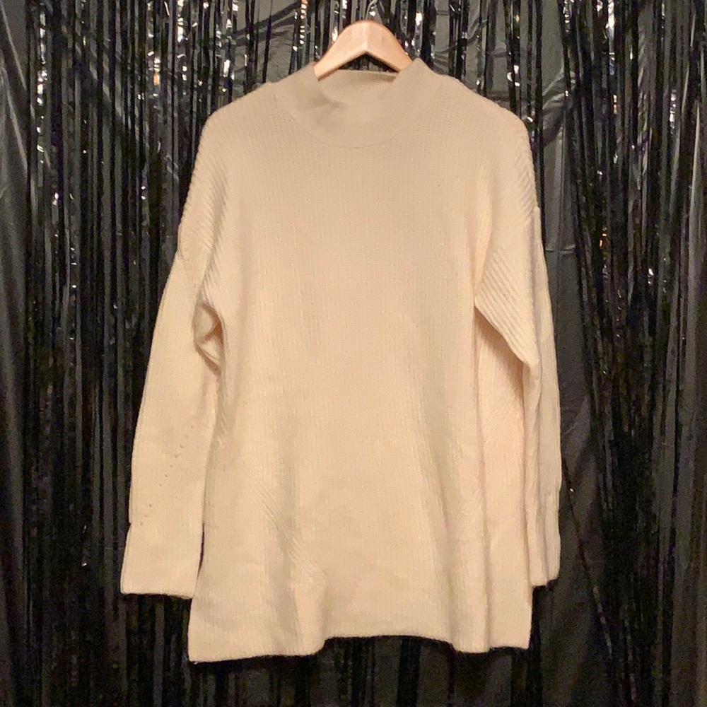 Old Navy White Sweater